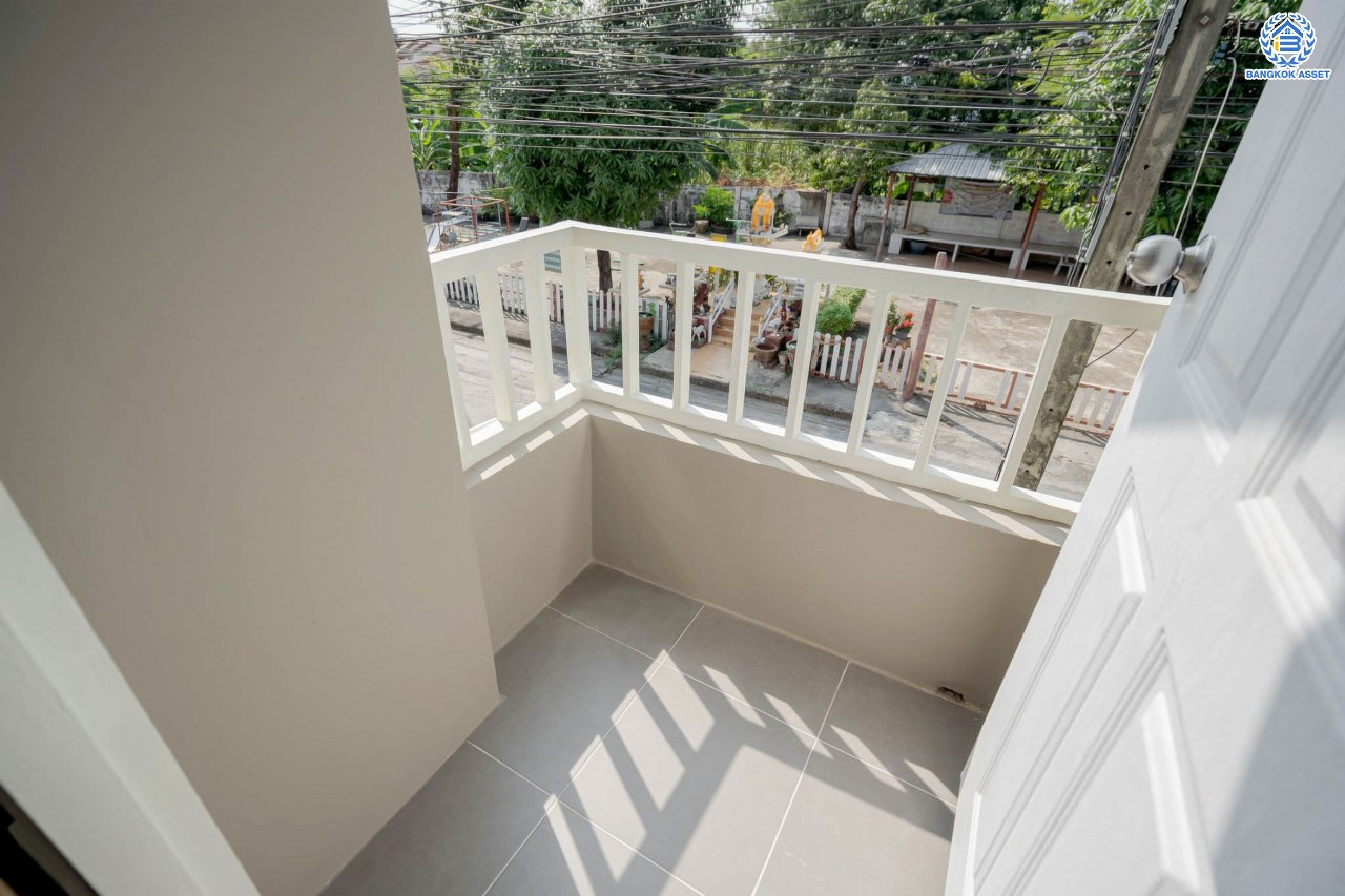 บ้านมือสองตกแต่งใหม่ ทาวน์เฮ้าส์ทำเลโซนเมือง! โครงการ เกร็ดแก้วการ์เด้น รัตนาธิเบศร์ ที่สุดของความคุ้ม! เนื้อที่ 32 ตร.ว. ฟังก์ชันระดับบ้านเดี่ยว 3 ห้องนอน 3 ห้องน้ำ 2 ที่จอดรถ ใกล้ทางด่วน "งามวงศ์วาน" และรถไฟฟ้าสายสีม่วง "สถานีบางกระสอ"